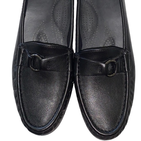 Woman’s Loafers SIZE US  9 1/2 - Picture 2 of 16